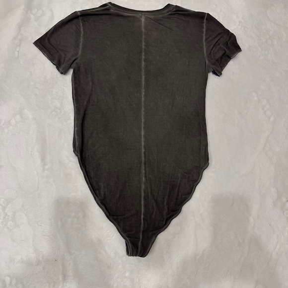 OUT FROM UNDER LADIES DISTRESSED GREY V-NECK T SHIRT BODYSUIT MEDIUM - Picture 2 of 4